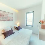 Unique Luxury Designers Right Next To The Lejlighed *