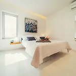 Unique Luxury Designers Right Next To The Lejlighed