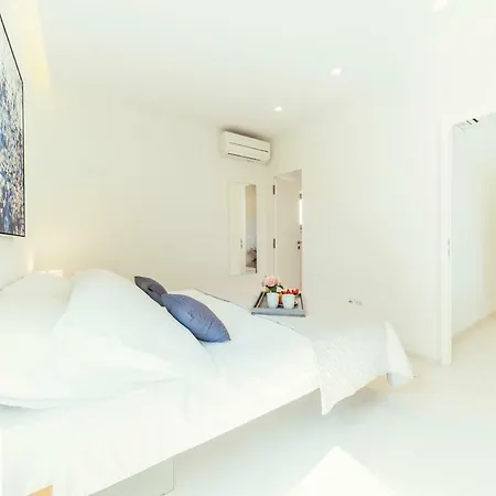 Unique Luxury Designers Right Next To The Sukosan